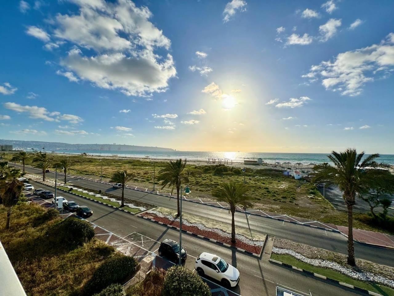 Апартаменти Amazing Sea View Qiryat Yam Екстер'єр фото